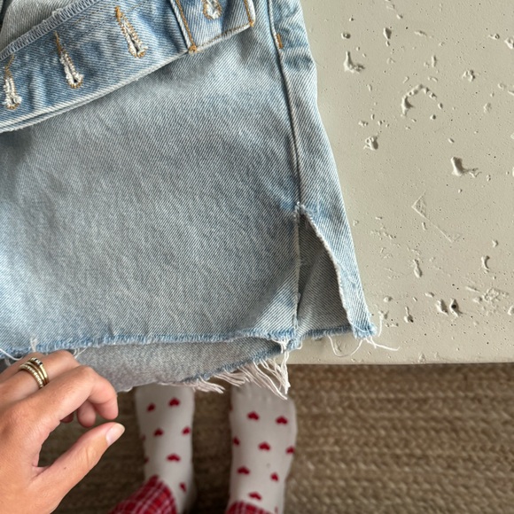 Agolde Dee Shorts in Jinx - Picture 6 of 6